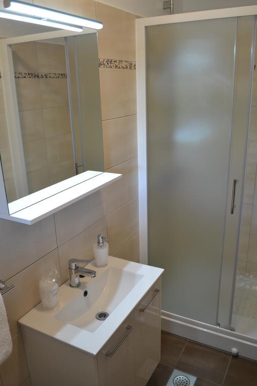 Tinjan Holiday Home Mate חדר תמונה