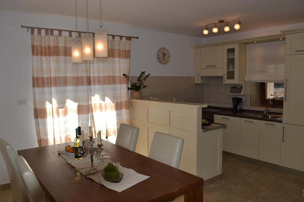 Tinjan Holiday Home Mate חדר תמונה