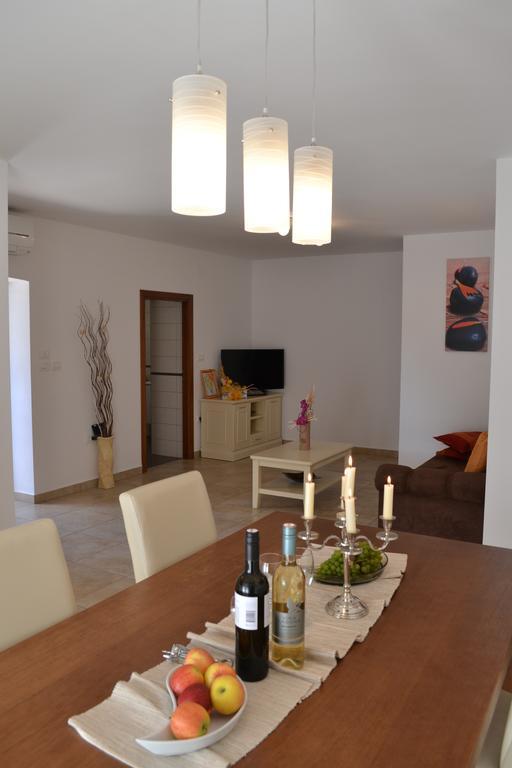 Tinjan Holiday Home Mate חדר תמונה